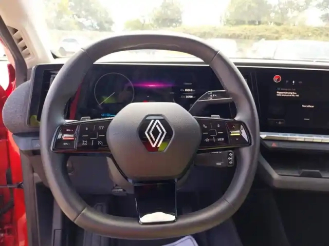 Renault Megane e-tech ev60 220 ch super charge — photo 11