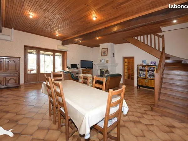 Maison 7 pièces 223 m²