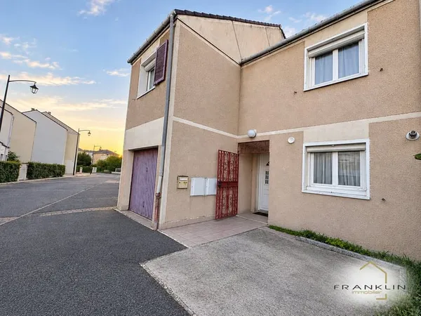 Pavillon spacieux - 110 m2 - 4 chambres - 1 garage - Jardin