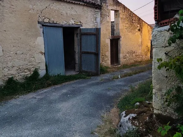Stationnement Vente Saint-Seurin-de-Cadourne   10000€