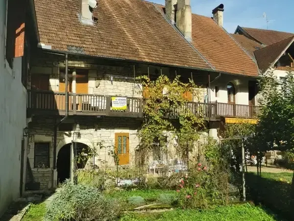 Maison mitoyenne de caractère de 1700 à réhabiliter