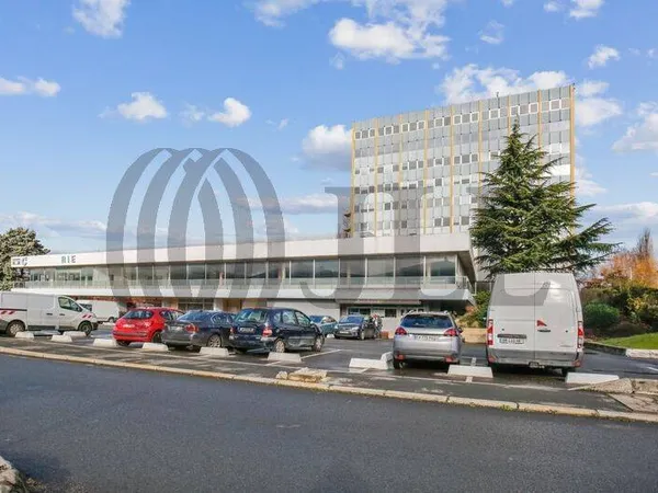 Entrepôt 1970 m²