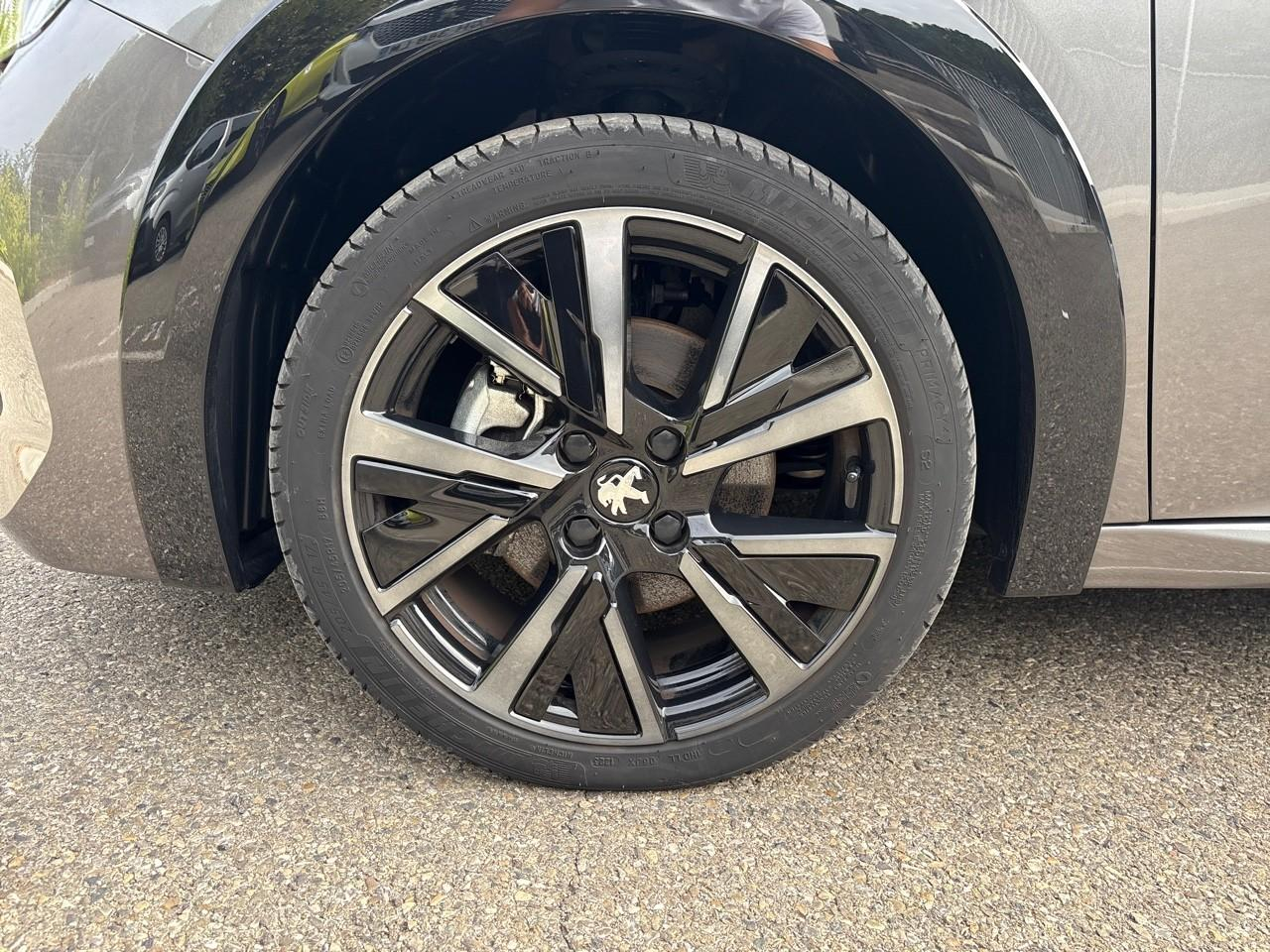 Peugeot 208 1.2 puretech 100ch s&s gt — photo 11