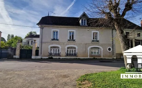 MAISON ANCIENNE MITOYENNE DE CARACTERE-10 PIÈCES DE 201M² AVEC