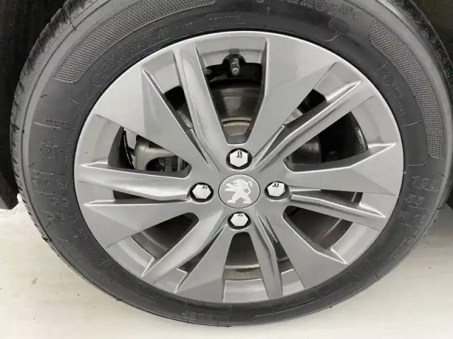 Peugeot 208 electrique 50 kwh 136ch — photo 15