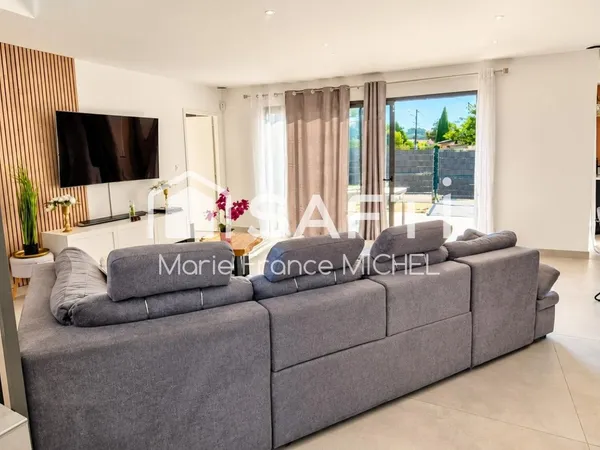 Superbe maison contemporaine de 125 m² avec piscine, garage et terrain de 505 m². 4 chambres, suite 