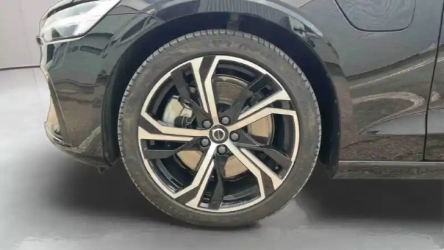 Volvo V60 t6 awd hybride rechargeable 253 ch + 145 ch geartronic 8 — photo 11