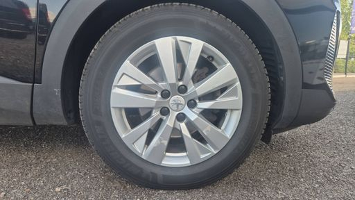 Peugeot 5008 1.5 BlueHDi 130 EAT8 - Allure – 2022 – 145419 km – Diesel – Boîte Automatique — photo 24