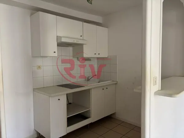 Studio - 32 m2 - 1er étage - VIENNE