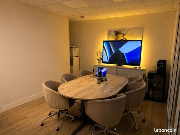Bureau + salle de réunion équipée à partager à Saint-Avertin, 270 TTC/mois tout compris