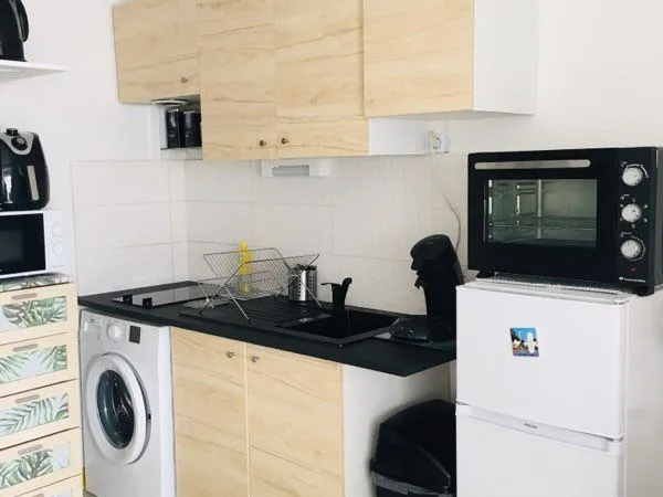 Studio 150 m plage du couchant renové entièrement