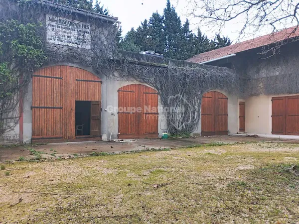 Cave 950 m²
