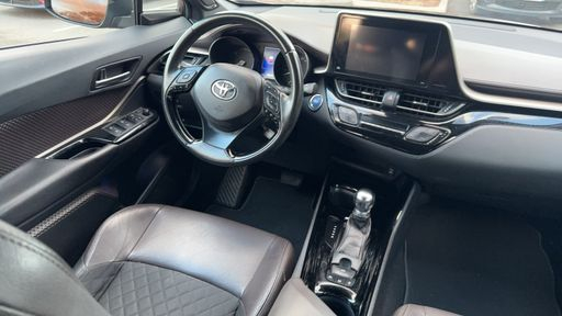 Toyota C-HR 1.8 VVT-i 122 Hybrid 2WD CVT 99 - Distinctive – 2018 – 100514 km – Hybride essence – Boîte Automatique — photo 12