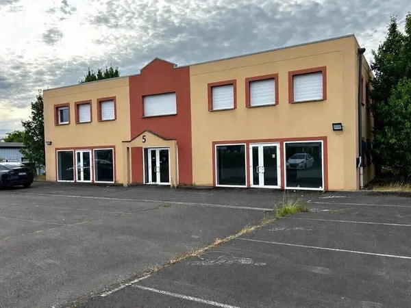 Local d'activité 240 m²