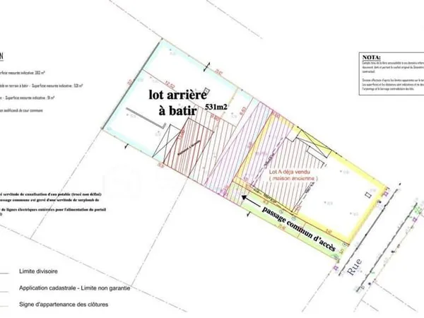Terrain constructible de 531 m² en lot arrière dans un cadre privilégié