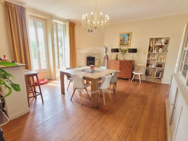 Appartement T3 de charme avec vue dégagée et jardin à Châtea