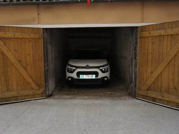 GARAGE - 38 RUE NOTRE DAME-LYON 6