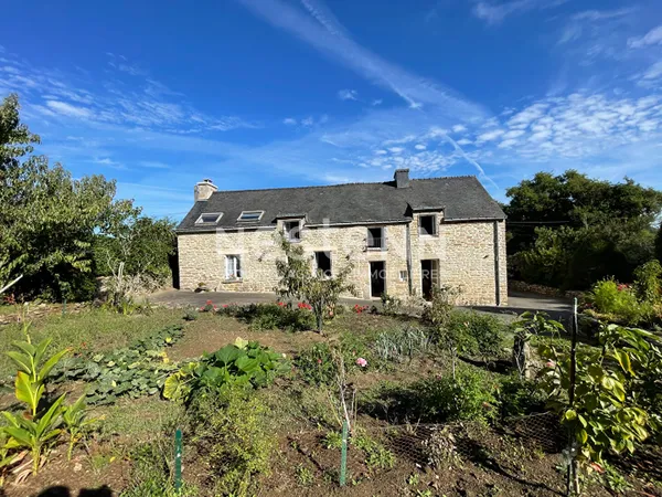 Maison de caractère en pierre - longère à rénover - 131 m² terrain arboré de 2 380 m² - proche de Va