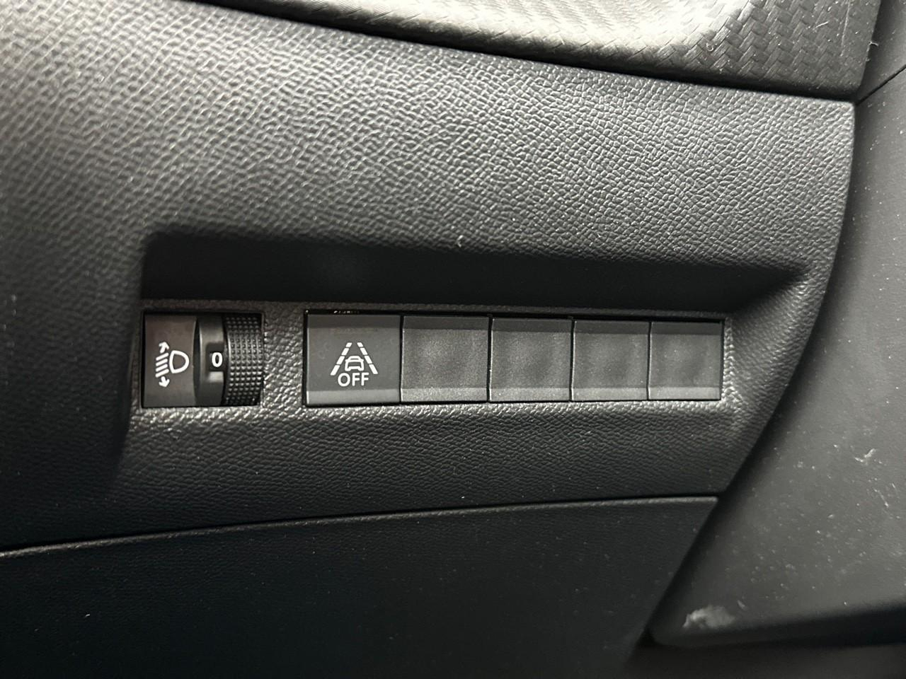 Peugeot 2008 puretech 130 s&s bvm6 style — photo 16