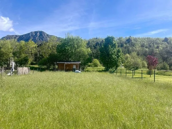Terrain constructible 200 m²