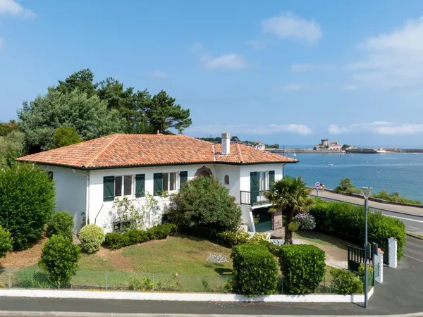 Vends maison - 123 m² - 8 pièces, 4 chambres - Ciboure 64500
