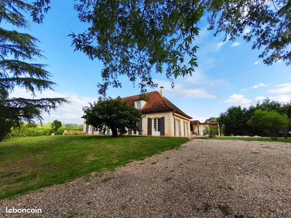 Maison 7 pièces 222 m²