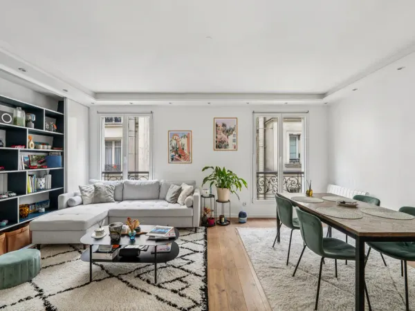 Appartement 2 pièces - 44 m² - Traversant sur deux cours - Calme et luminosité - Boulevard Exelmans,