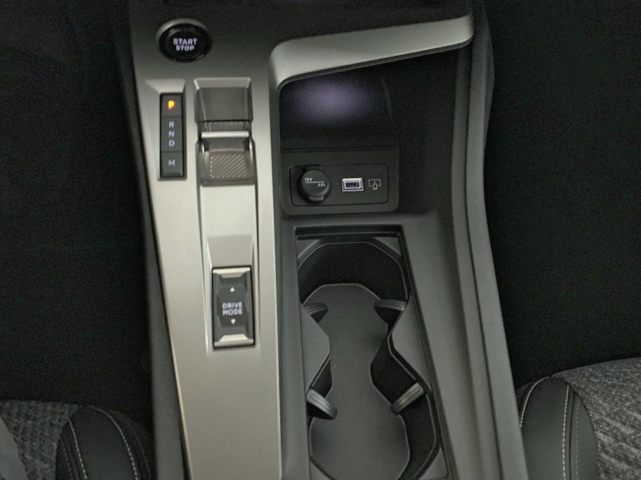 Peugeot 308 hybrid 145 e-dcs6 allure — photo 17
