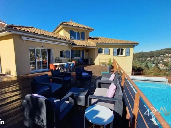 Propriété 7 pièces 214 m²