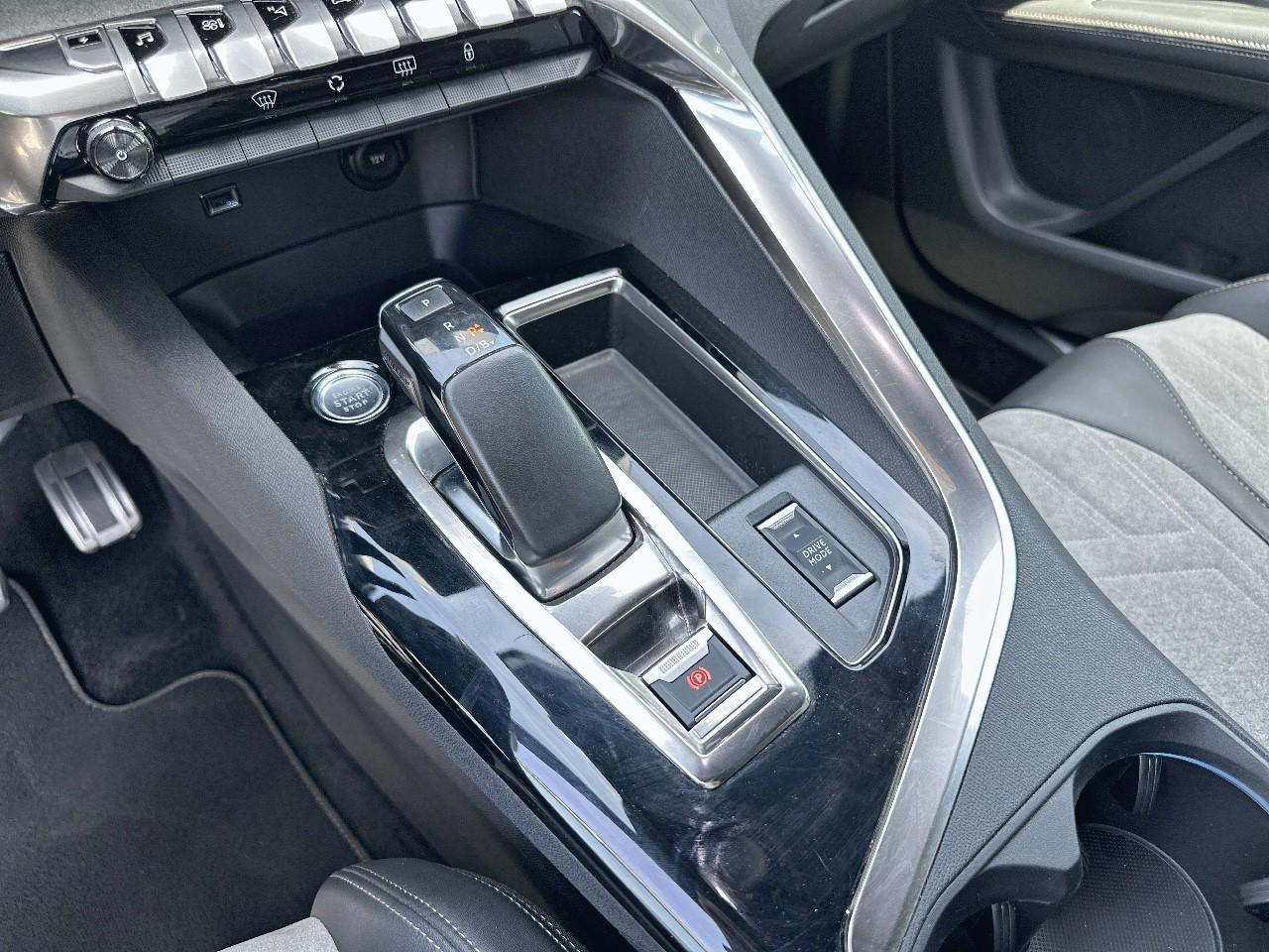 Peugeot 3008 hybrid 225ch gt e-eat8 — photo 18
