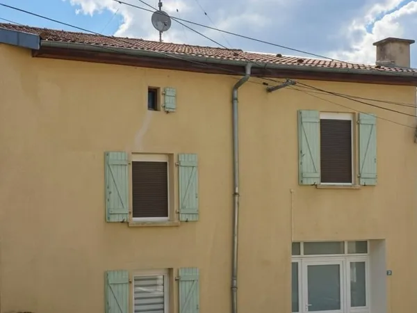 Maison familiale de 183 m2 sur terrain clos.