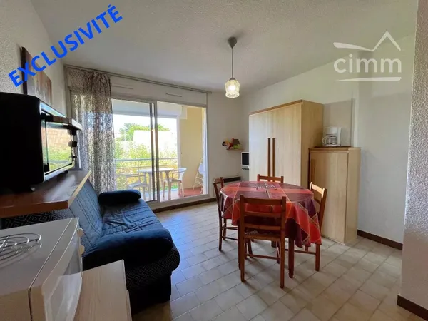 Studio cabine avec terrasse et place de parking