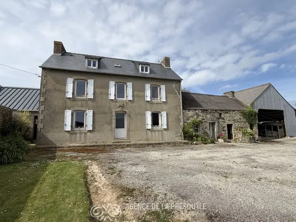 Ensemble immobilier de charme au calme, exposé plein sud, à seulement 500 m des sentiers de randonné