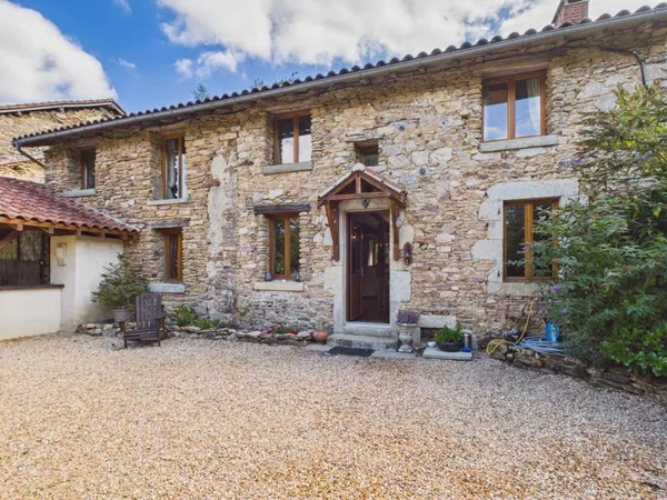 Propriété de caractère avec maison d'amis et piscine chauffée