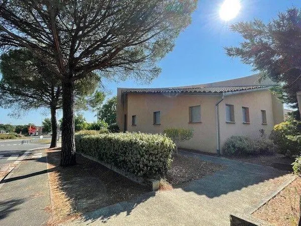Local professionnel 350 m²