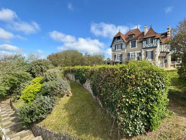 Maison individuelle 11 pièces 350 m²