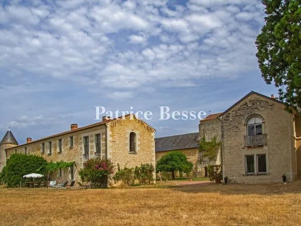 Maison 7 pièces 610 m²