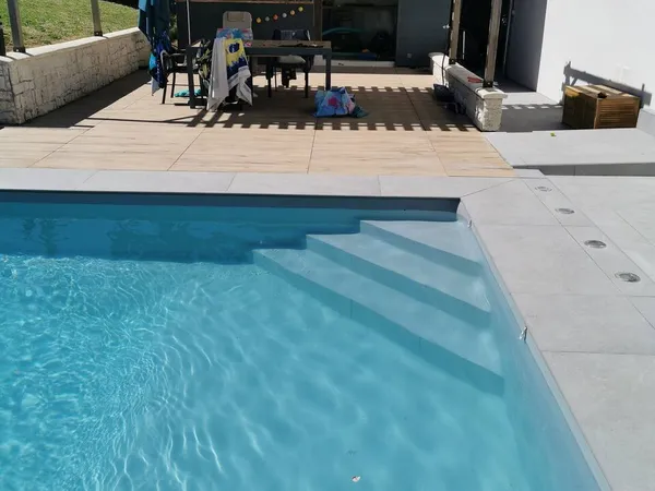 Location d'une maison avec piscine pour 4 mois et demi sur Annecy (Epagny)