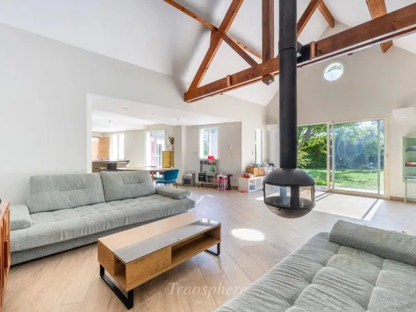 Maison 5 pièces 244 m²