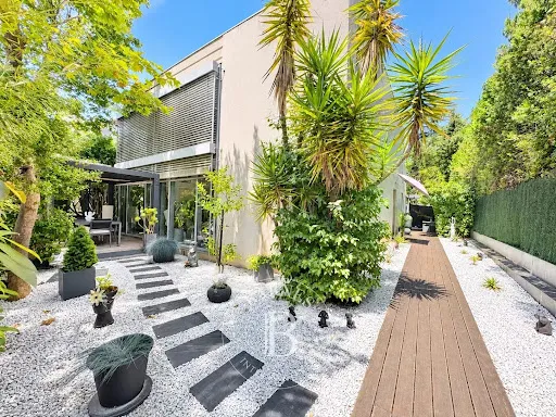Maison 7 pièces 200 m²