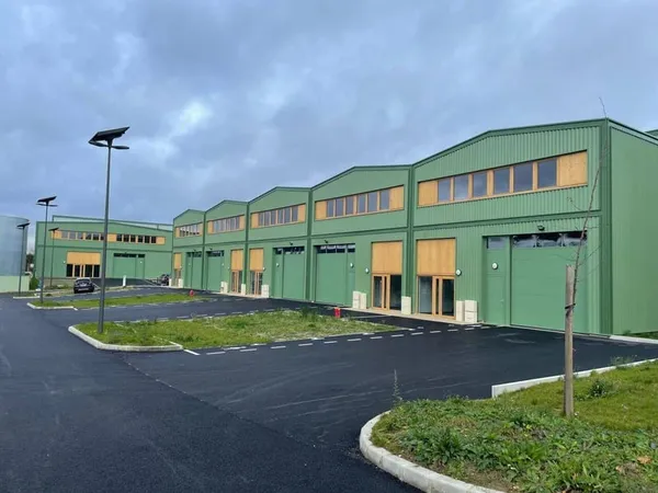 Local d'activité 1146 m²