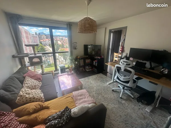 T2 46 m² - Dernier étage - Vue Puy-de-Dôme et cathédrale - Balcon - Parking - Cave