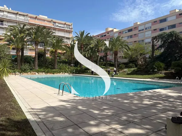 Appartement lumineux avec piscine à Vallauris
