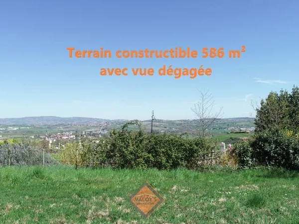 Terrain constructible 586 m2 Vue dégagée et calme