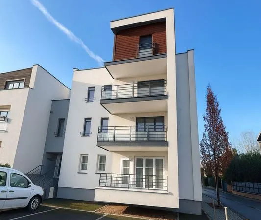 Appartement 4 pièces - 62 m² - Terville - Parking, cellier et grand balcon