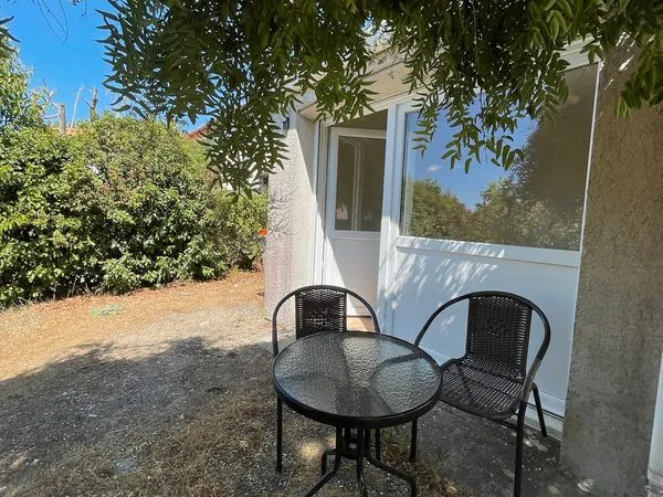 Chambre meublée 9,5 m² avec terrasse privative - Niort - Tout compris