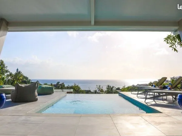 T4 duplex meublé - Piscine, jardin et vue mer