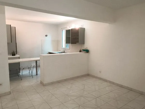 A vendre F2 54 M2 quartier palais de justice