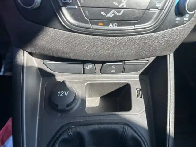 Ford Transit Courier fourgonnette 1.0e 100ch stop&amp;start trend — photo 18