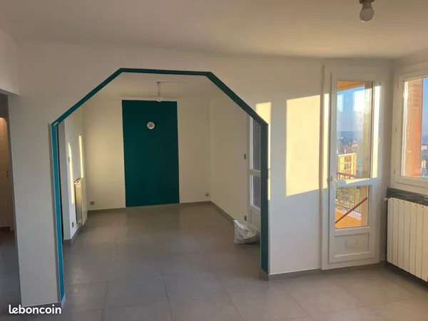 T3 72 m² lumineux avec climatisation + terrasse + cave
